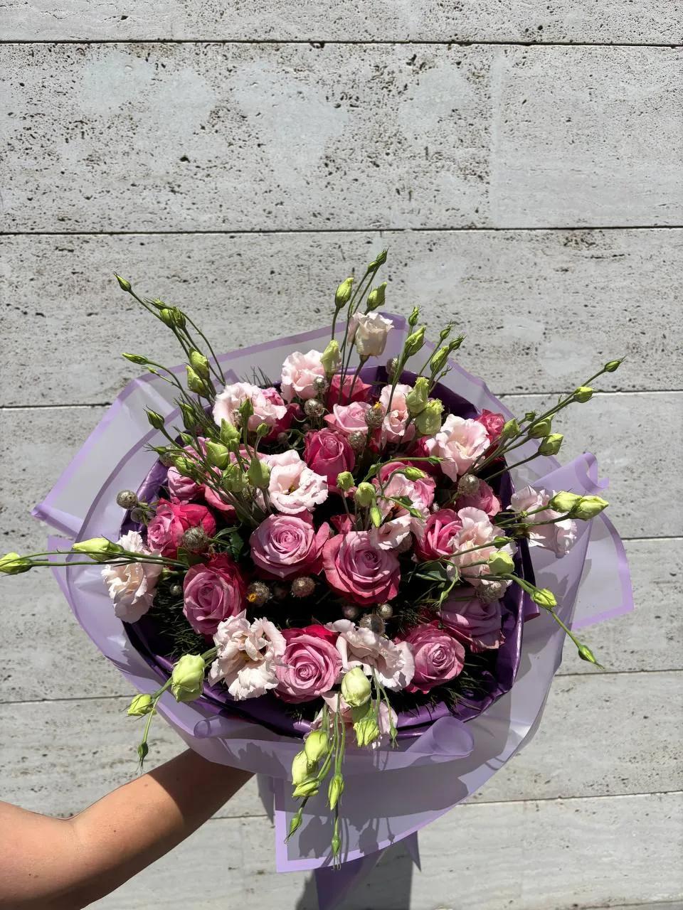 Bouquet with roses and lisianthus | ծաղիկներ, ծաղկեպսակներ, բույսեր Երևան
