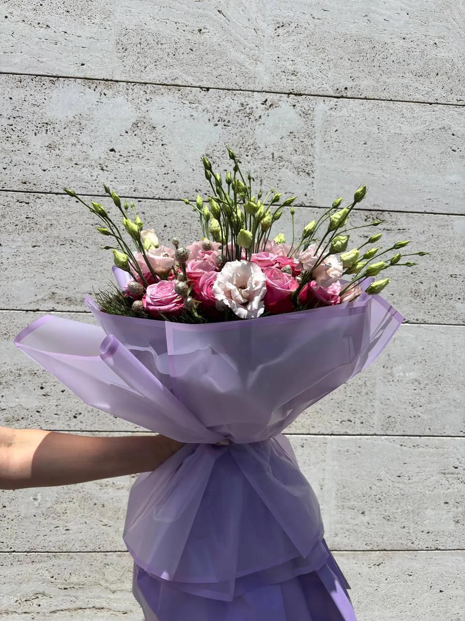 Bouquet with roses and lisianthus | ծաղիկներ, ծաղկեպսակներ, բույսեր Երևան