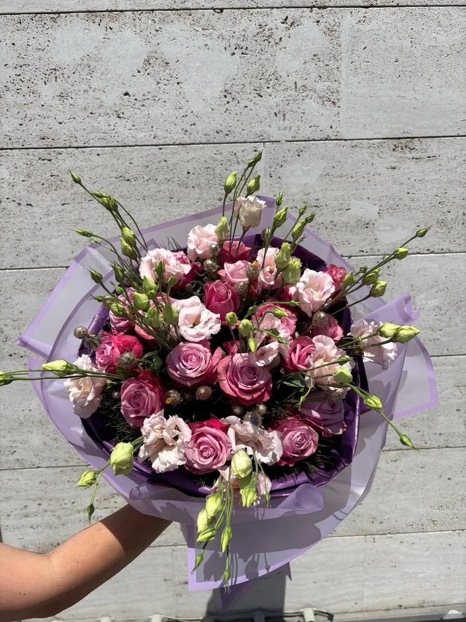 Bouquet with roses and lisianthus | ծաղիկներ, ծաղկեպսակներ, բույսեր Երևան