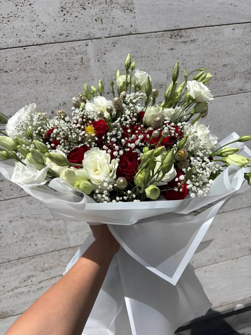 Bouquet with roses and lisianthus | ծաղիկներ, ծաղկեպսակներ, բույսեր Երևան