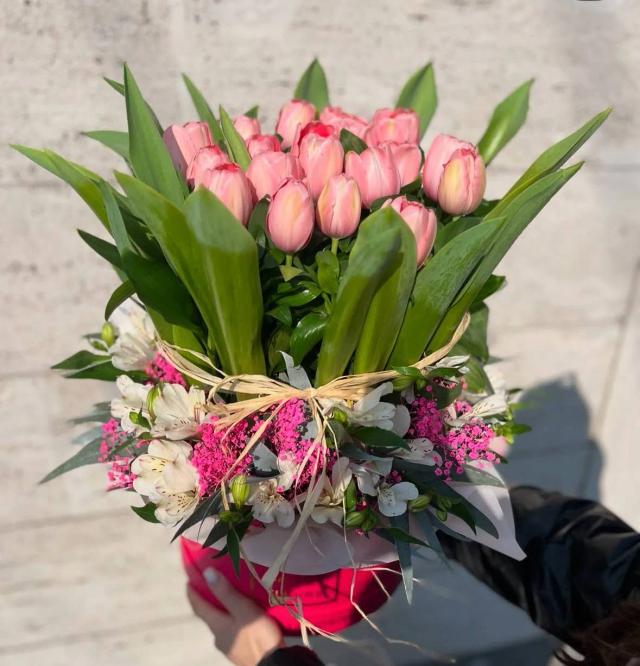 Tulips in a box | ծաղիկներ, ծաղկեպսակներ, բույսեր - առաքում Երևան