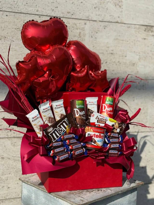 Red "sweet box" | ծաղիկներ, ծաղկեպսակներ, բույսեր - առաքում Երևան