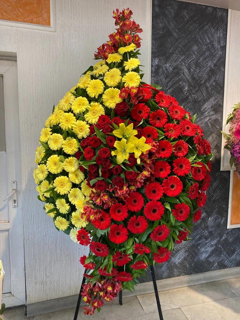 Wreath with yellow red flowers | ծաղիկներ, ծաղկեպսակներ, բույսեր Երևան