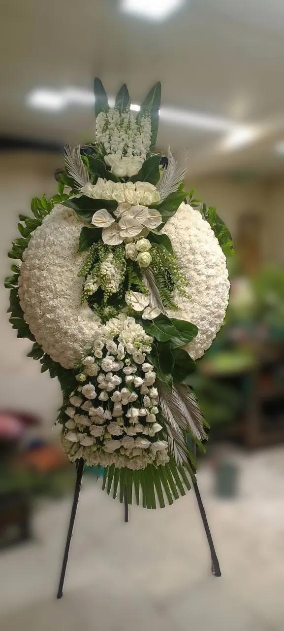 Wreath - White Memorial Arrangement with fast delivery | ծաղիկներ, ծաղկեպսակներ, բույսեր Երևան