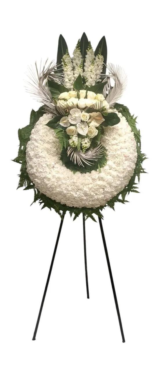 Ծաղկեպսակ Սպիտակ Մեխակ և Վարդ Անթուրիում և Մաթիոլայով | ծաղիկներ, ծաղկեպսակներ, բույսեր Երևան