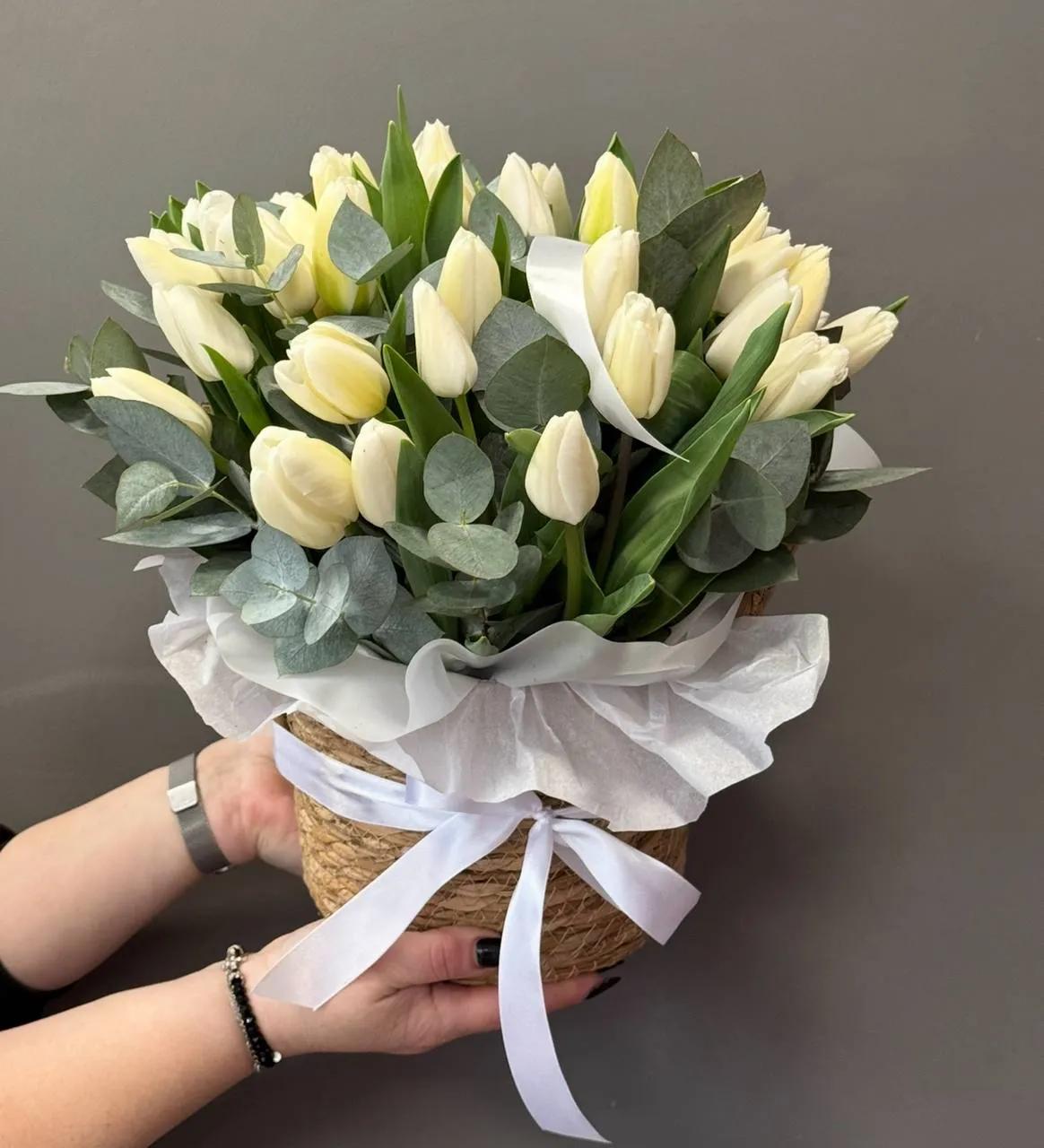 Tulips in a basket | ծաղիկներ, ծաղկեպսակներ, բույսեր Երևան