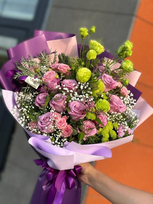 Roses and lisianthus | ծաղիկներ, ծաղկեպսակներ, բույսեր - առաքում Երևան