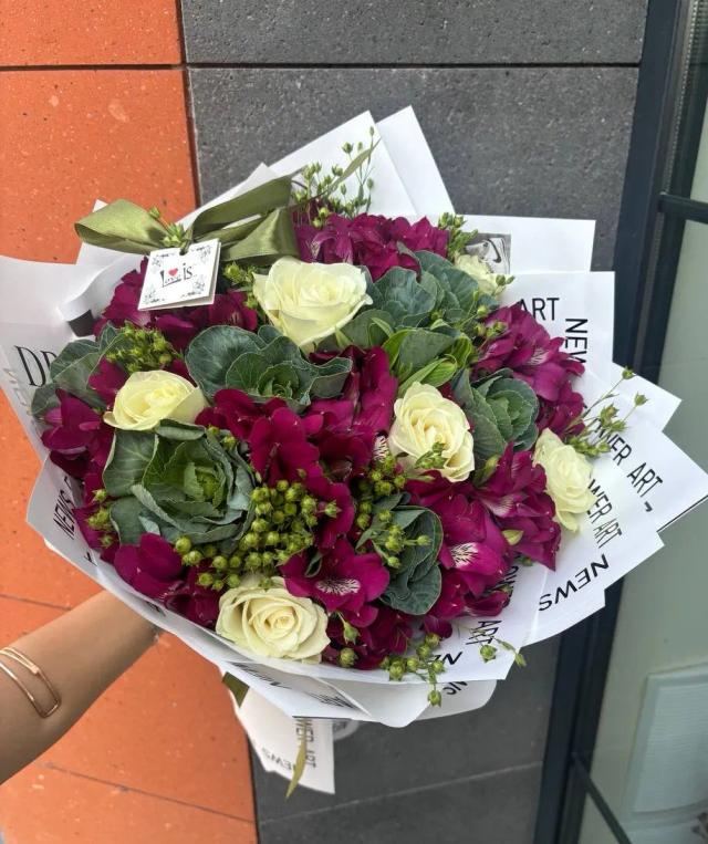 Творческая группа | ծաղիկներ, ծաղկեպսակներ, բույսեր - առաքում Երևան
