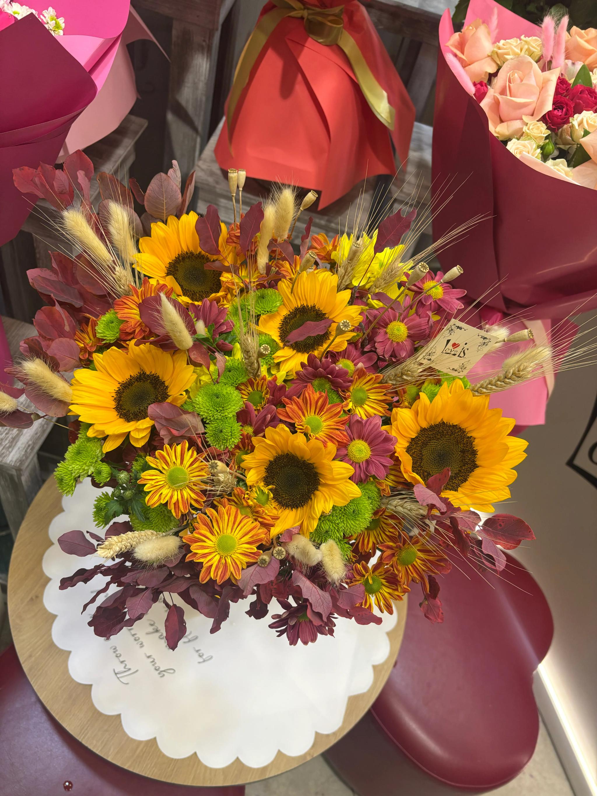 Chrysanthemums and sunflowers | ծաղիկներ, ծաղկեպսակներ, բույսեր Երևան