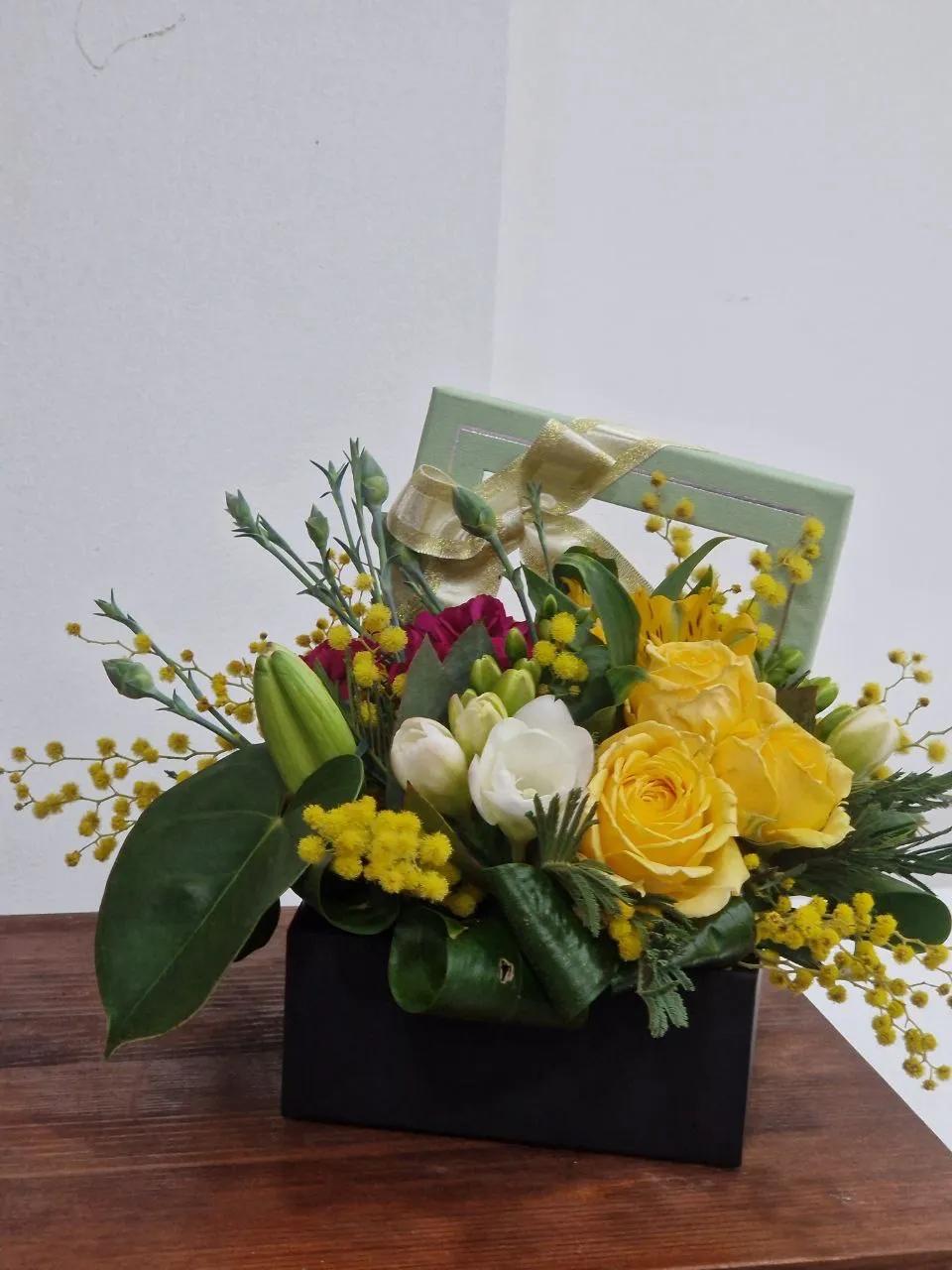 Creative flowers in a box | ծաղիկներ, ծաղկեպսակներ, բույսեր Երևան