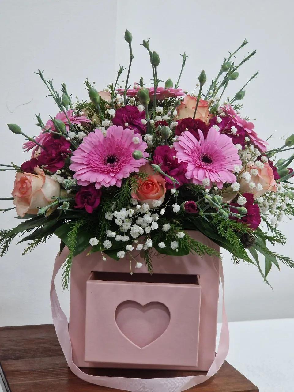 Creative flowers in a box | ծաղիկներ, ծաղկեպսակներ, բույսեր Երևան