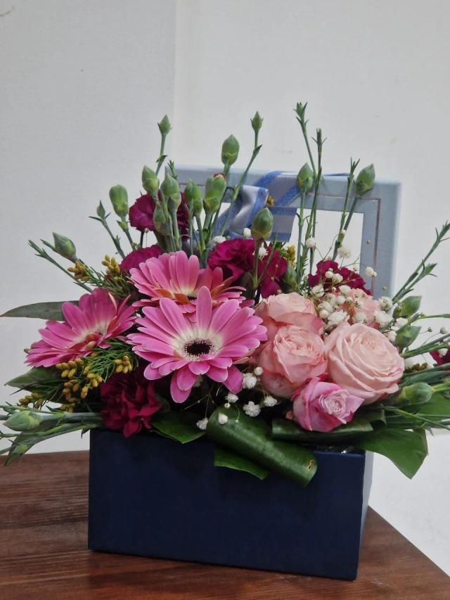 Creative flowers in a box | ծաղիկներ, ծաղկեպսակներ, բույսեր - առաքում Երևան