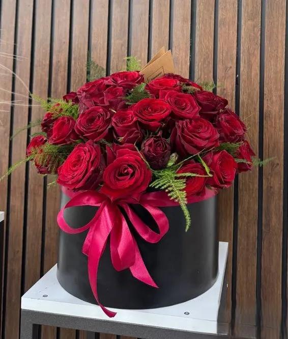 Roses in a box | ծաղիկներ, ծաղկեպսակներ, բույսեր Երևան