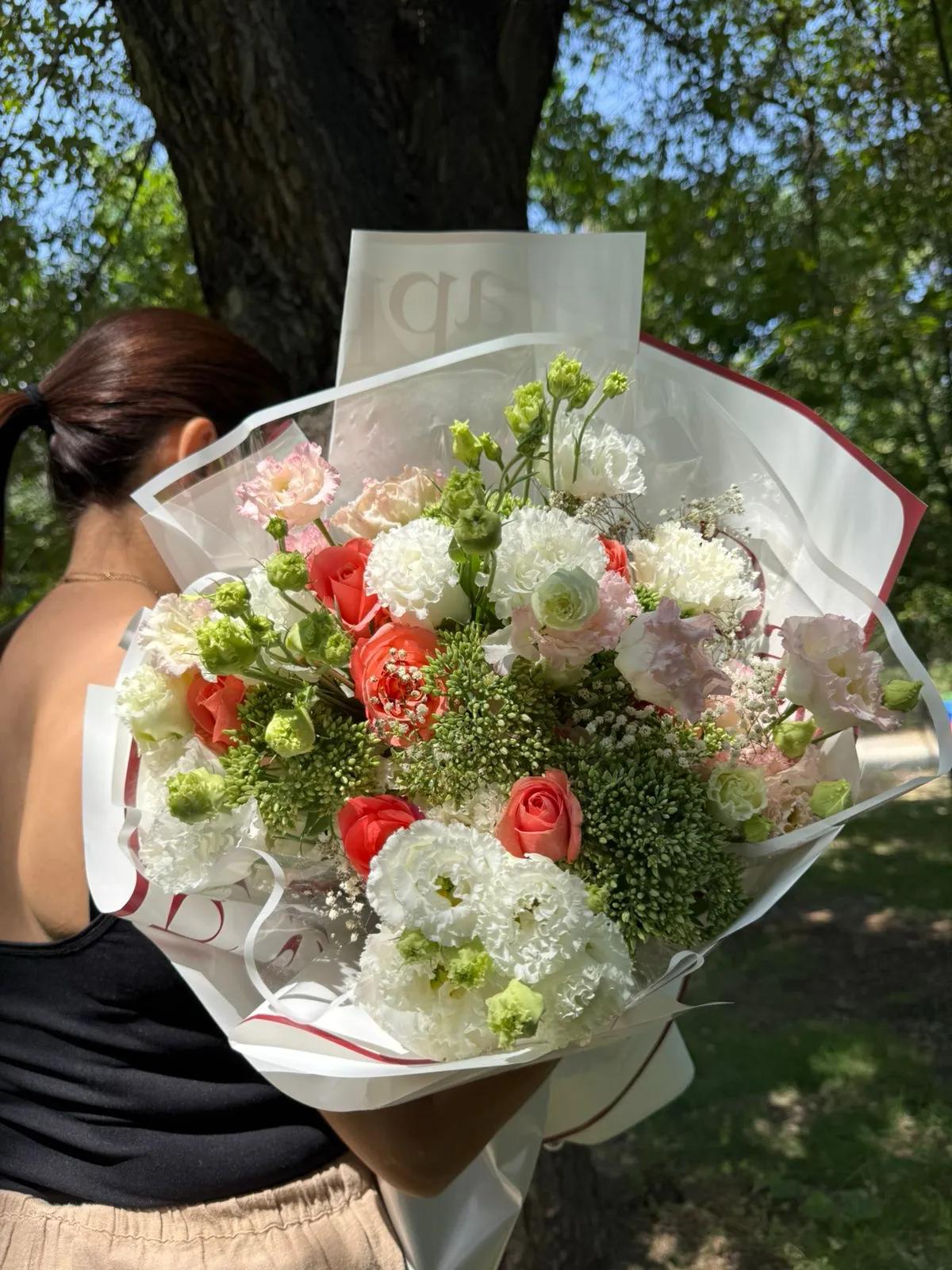 Lisianthus and roses | ծաղիկներ, ծաղկեպսակներ, բույսեր Երևան