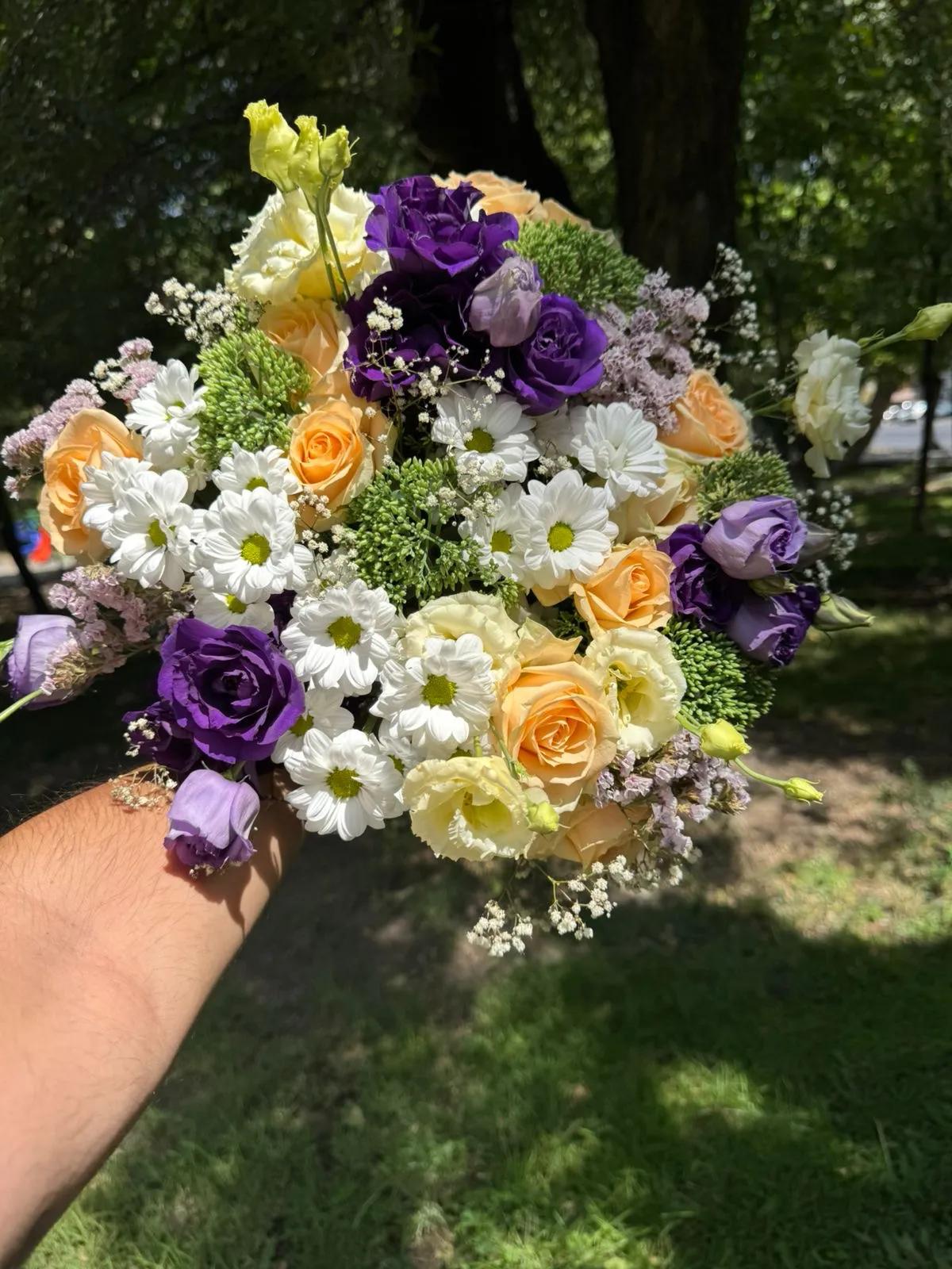A colorful bunch | ծաղիկներ, ծաղկեպսակներ, բույսեր Երևան