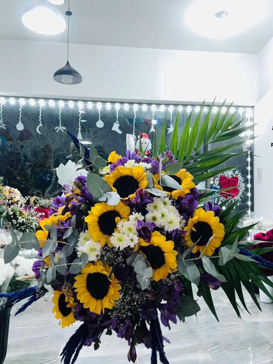 Composition with sunflower | ծաղիկներ, ծաղկեպսակներ, բույսեր Երևան