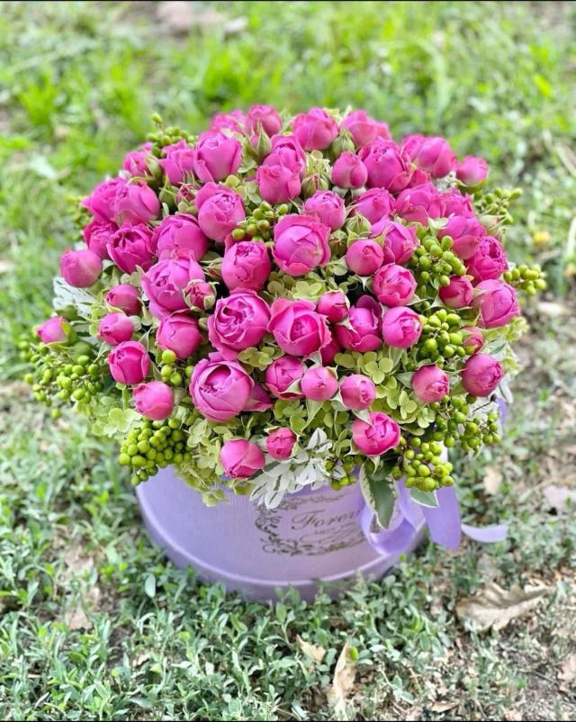 Bunch of roses in a box | ծաղիկներ, ծաղկեպսակներ, բույսեր - առաքում Երևան