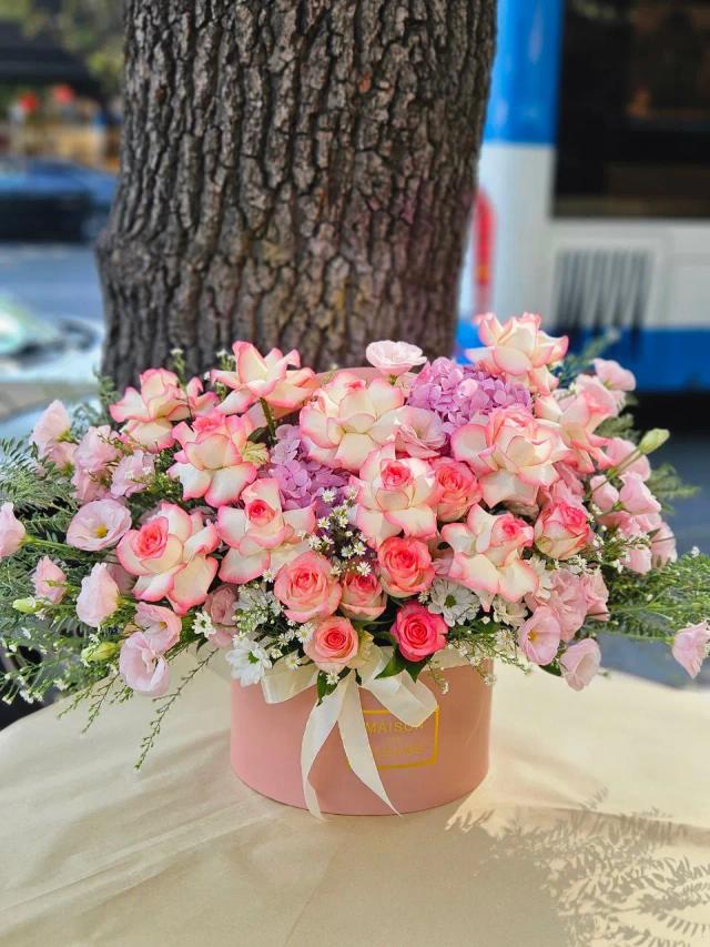 Flower arrangement in a box | ծաղիկներ, ծաղկեպսակներ, բույսեր - առաքում Երևան
