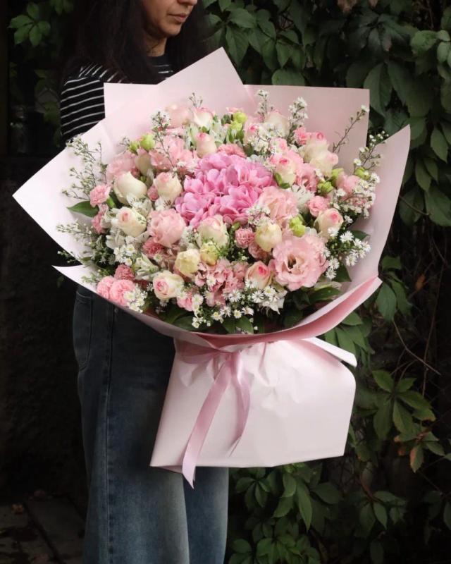 A luxurious bouquet | ծաղիկներ, ծաղկեպսակներ, բույսեր - առաքում Երևան