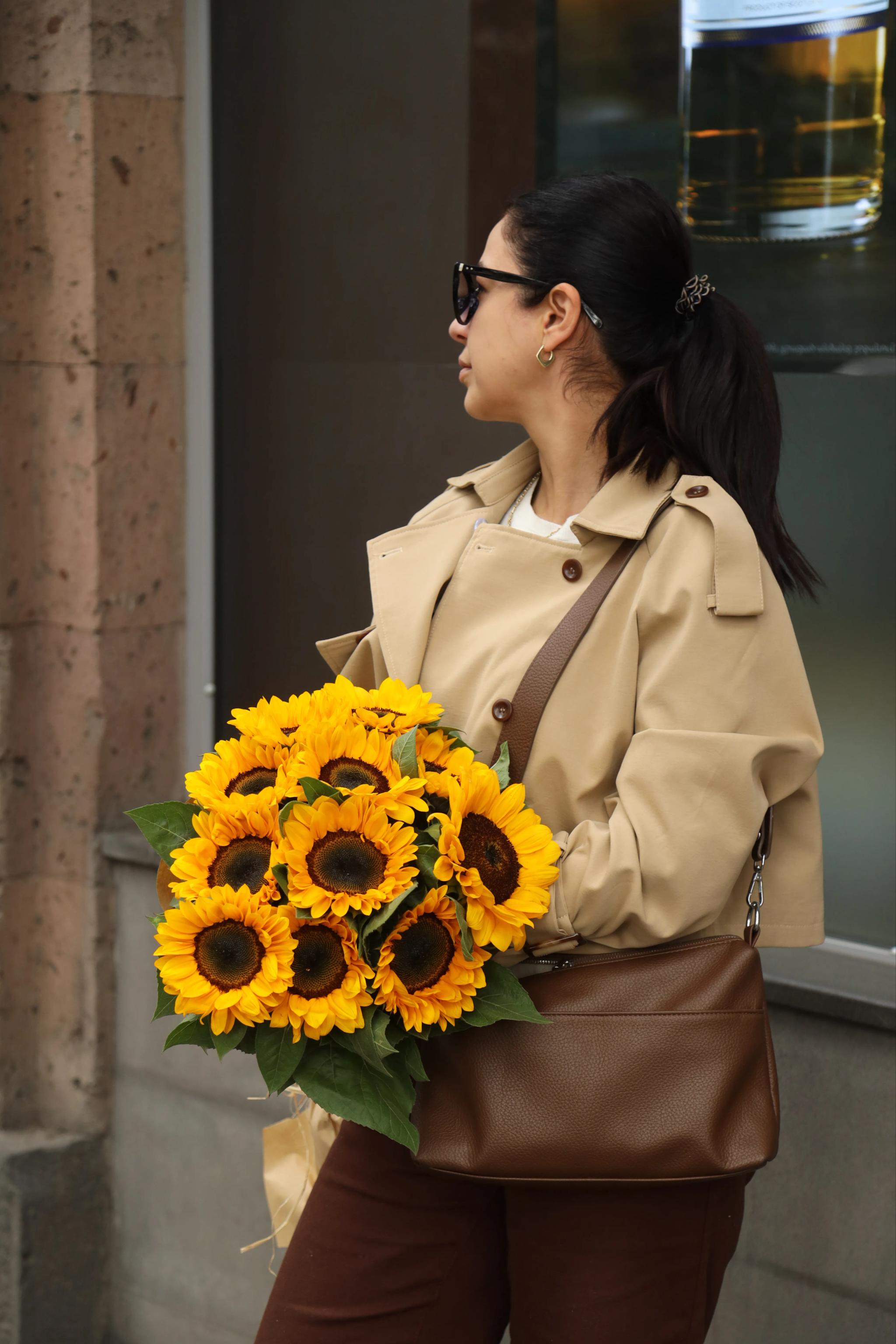 A bunch of sunflowers | ծաղիկներ, ծաղկեպսակներ, բույսեր Երևան