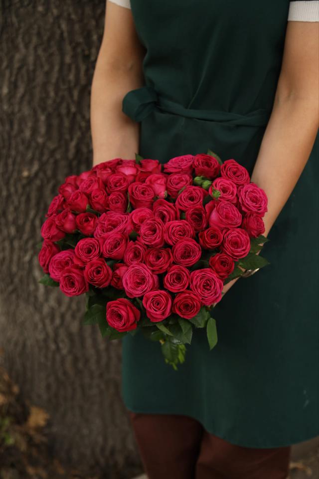 Red roses in a heart-shaped box | ծաղիկներ, ծաղկեպսակներ, բույսեր - առաքում Երևան