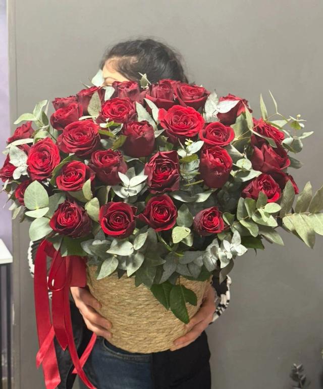 Luxurious roses in a basket | ծաղիկներ, ծաղկեպսակներ, բույսեր - առաքում Երևան Luxurious roses in a basket | ծաղիկներ, ծաղկեպսակներ, բույսեր - առաքում Երևան