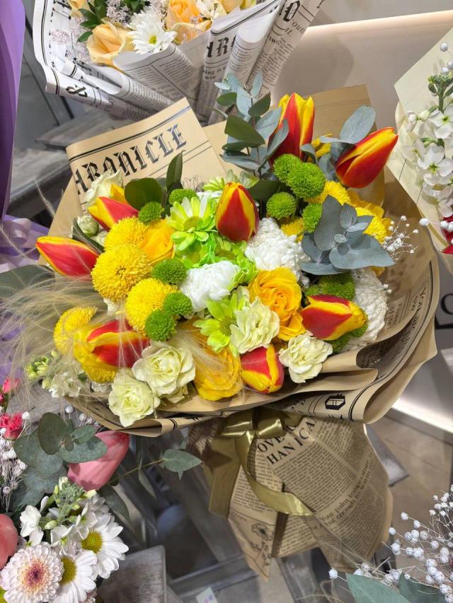 A bright bunch | ծաղիկներ, ծաղկեպսակներ, բույսեր - առաքում Երևան A bright bunch | ծաղիկներ, ծաղկեպսակներ, բույսեր - առաքում Երևան