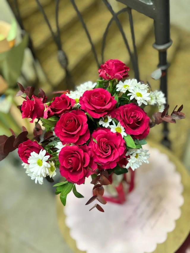 Red roses and chrysanthemums | ծաղիկներ, ծաղկեպսակներ, բույսեր - առաքում Երևան Red roses and chrysanthemums | ծաղիկներ, ծաղկեպսակներ, բույսեր - առաքում Երևան