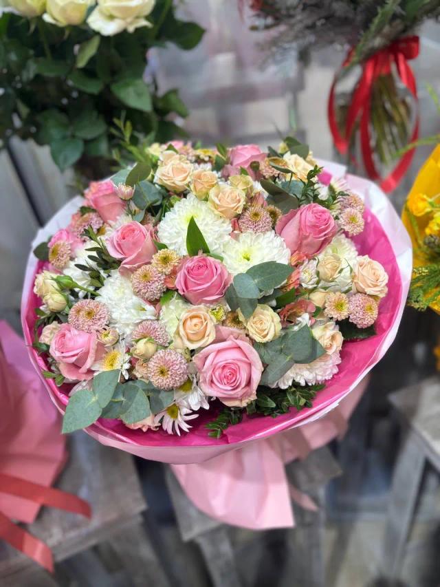 Bouquet of roses and chrysanthemums | ծաղիկներ, ծաղկեպսակներ, բույսեր - առաքում Երևան Bouquet of roses and chrysanthemums | ծաղիկներ, ծաղկեպսակներ, բույսեր - առաքում Երևան