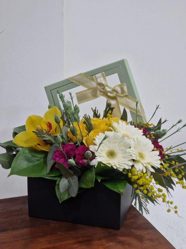 Creative flowers in a box | ծաղիկներ, ծաղկեպսակներ, բույսեր - առաքում Երևան Creative flowers in a box | ծաղիկներ, ծաղկեպսակներ, բույսեր - առաքում Երևան