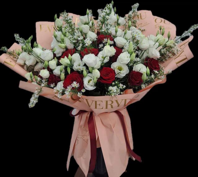 Roses and lisianthus in one bouquet | ծաղիկներ, ծաղկեպսակներ, բույսեր - առաքում Երևան Roses and lisianthus in one bouquet | ծաղիկներ, ծաղկեպսակներ, բույսեր - առաքում Երևան