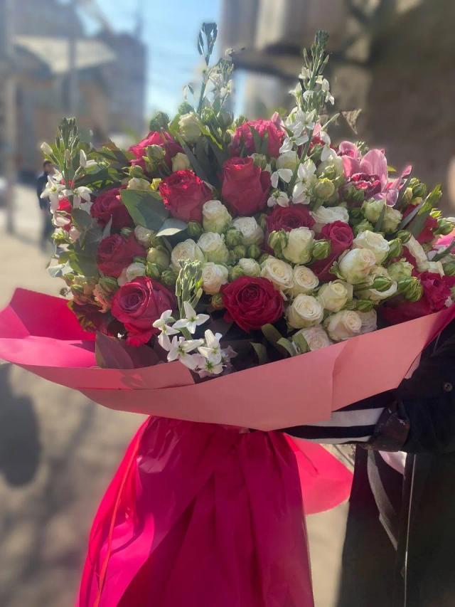 Bunch of roses | ծաղիկներ, ծաղկեպսակներ, բույսեր - առաքում Երևան Bunch of roses | ծաղիկներ, ծաղկեպսակներ, բույսեր - առաքում Երևան