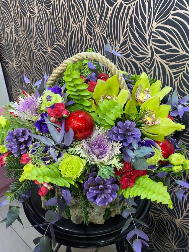 Creative Christmas basket | ծաղիկներ, ծաղկեպսակներ, բույսեր - առաքում Երևան Creative Christmas basket | ծաղիկներ, ծաղկեպսակներ, բույսեր - առաքում Երևան