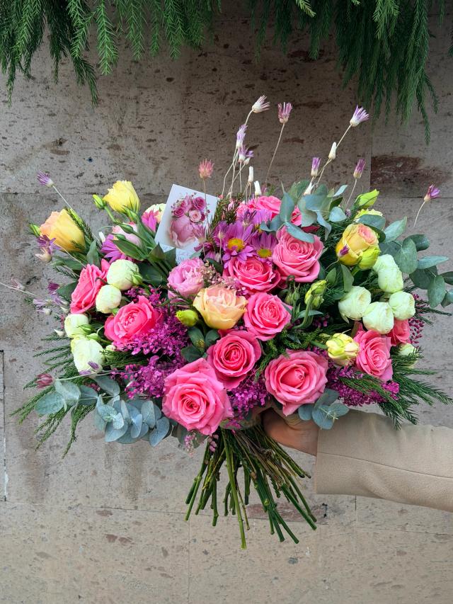 Pink Lux | ծաղիկներ, ծաղկեպսակներ, բույսեր - առաքում Երևան Pink Lux | ծաղիկներ, ծաղկեպսակներ, բույսեր - առաքում Երևան