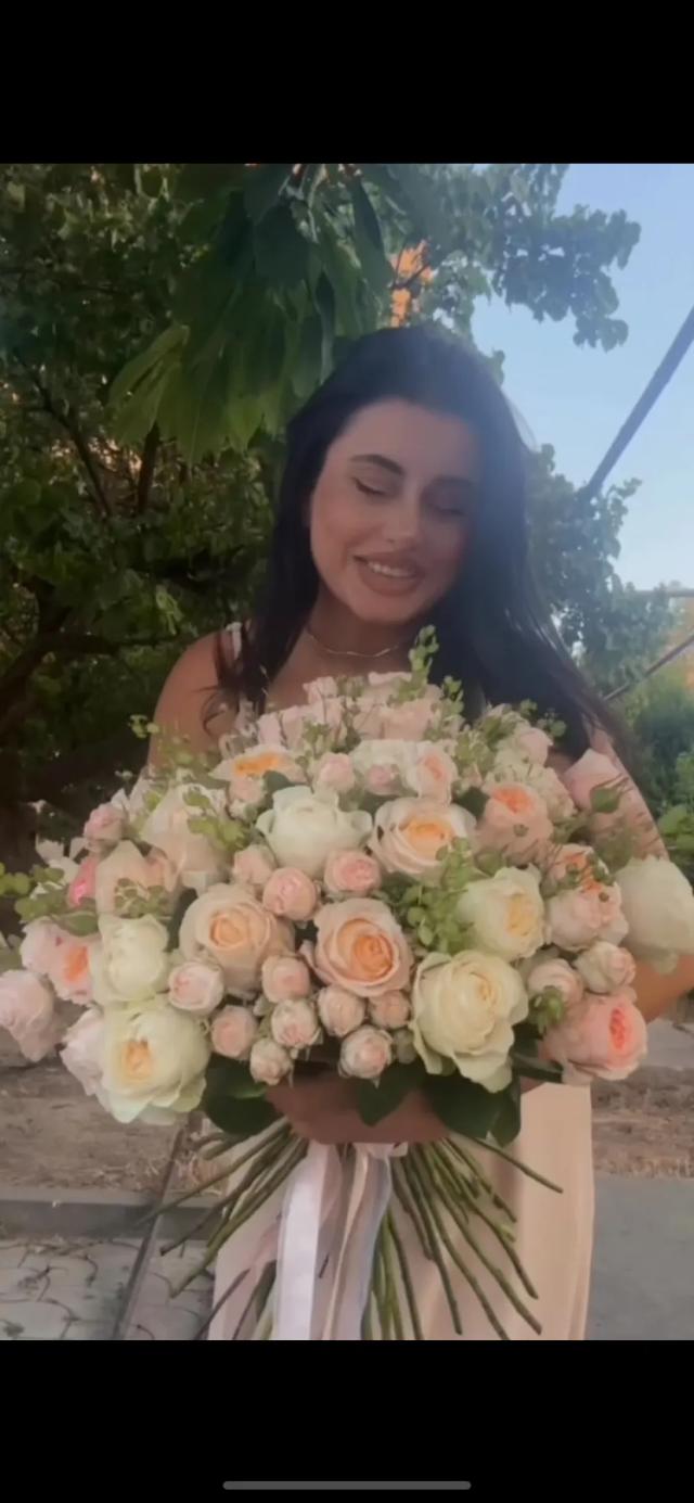 A gorgeous bouquet of roses | ծաղիկներ, ծաղկեպսակներ, բույսեր - առաքում Երևան A gorgeous bouquet of roses | ծաղիկներ, ծաղկեպսակներ, բույսեր - առաքում Երևան