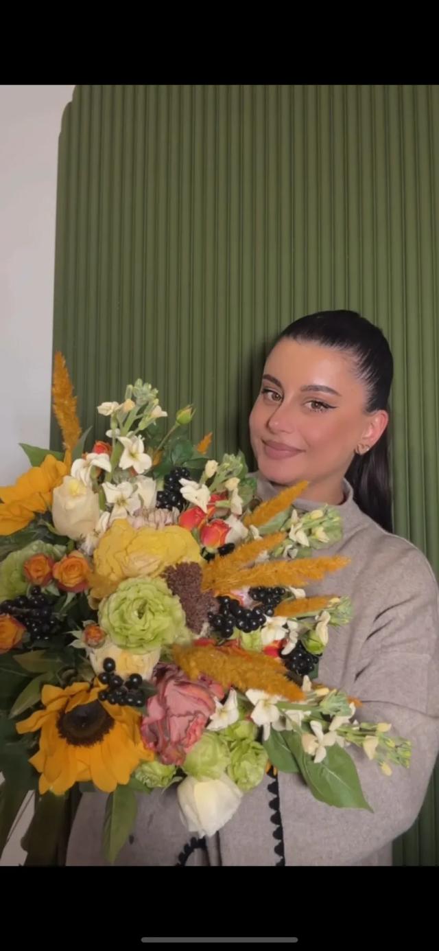 A gorgeous autumn bouquet | ծաղիկներ, ծաղկեպսակներ, բույսեր - առաքում Երևան A gorgeous autumn bouquet | ծաղիկներ, ծաղկեպսակներ, բույսեր - առաքում Երևան