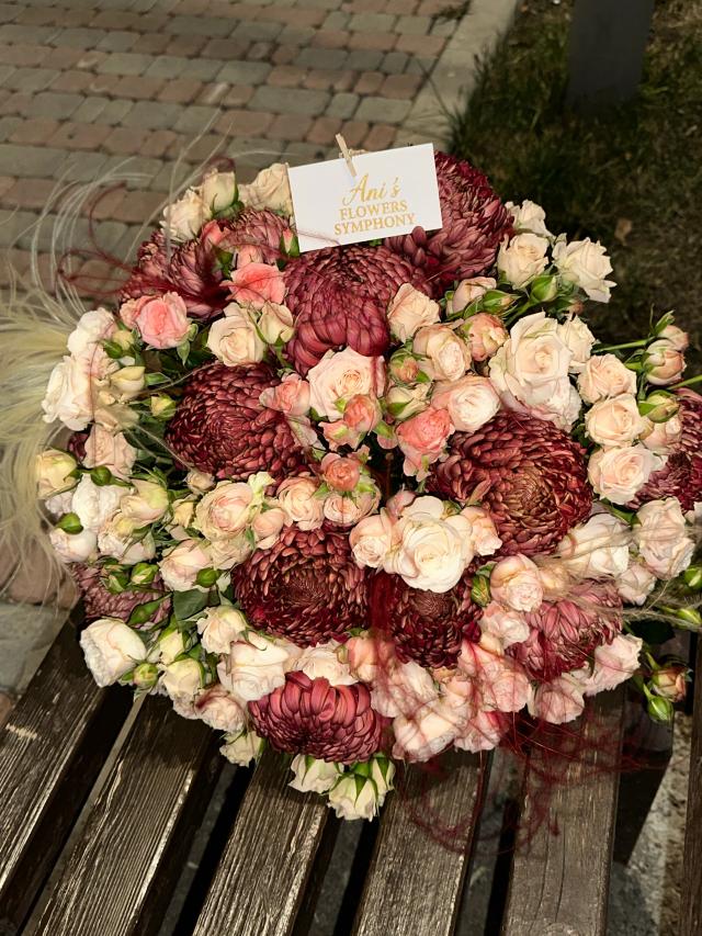 A luxurious bouquet | ծաղիկներ, ծաղկեպսակներ, բույսեր - առաքում Երևան A luxurious bouquet | ծաղիկներ, ծաղկեպսակներ, բույսեր - առաքում Երևան