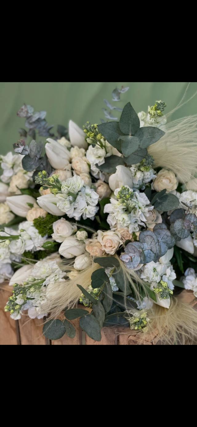 A big white bunch | ծաղիկներ, ծաղկեպսակներ, բույսեր - առաքում Երևան A big white bunch | ծաղիկներ, ծաղկեպսակներ, բույսեր - առաքում Երևան