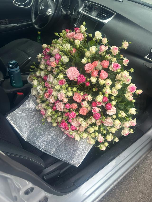 A bouquet of 101-piece bunched roses | ծաղիկներ, ծաղկեպսակներ, բույսեր - առաքում Երևան A bouquet of 101-piece bunched roses | ծաղիկներ, ծաղկեպսակներ, բույսեր - առաքում Երևան