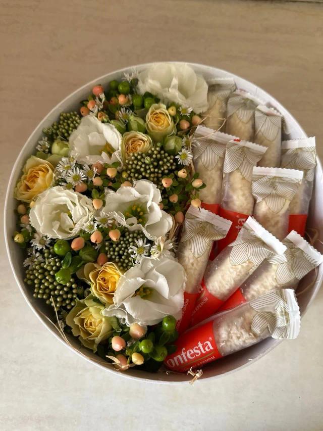 Коробка "Улыбка" | ծաղիկներ, ծաղկեպսակներ, բույսեր - առաքում Երևան Коробка "Улыбка" | ծաղիկներ, ծաղկեպսակներ, բույսեր - առաքում Երևան
