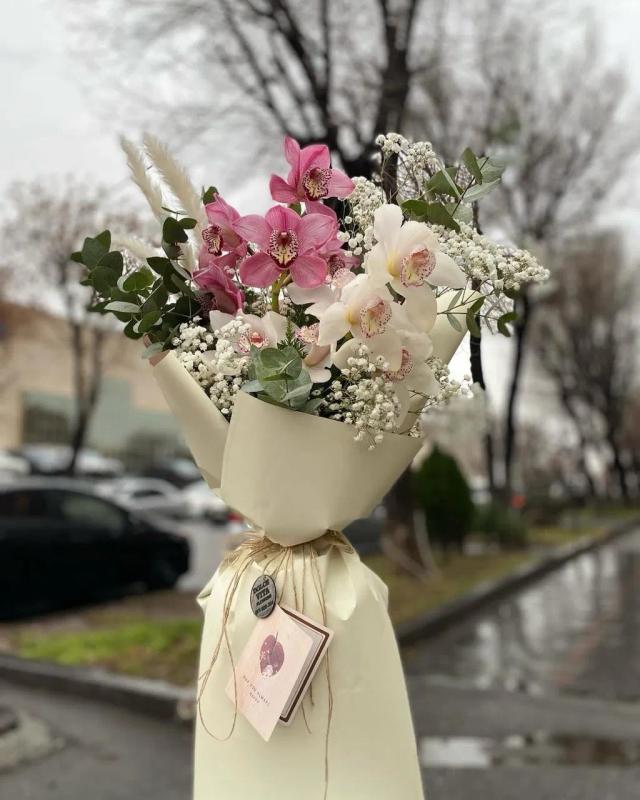 An elegant bouquet of orchids | ծաղիկներ, ծաղկեպսակներ, բույսեր - առաքում Երևան An elegant bouquet of orchids | ծաղիկներ, ծաղկեպսակներ, բույսեր - առաքում Երևան