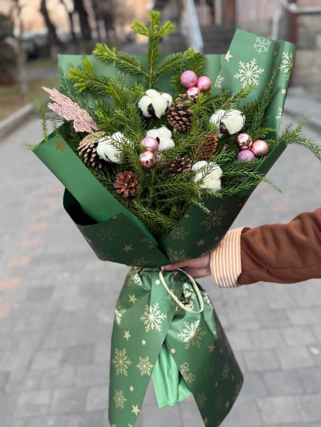 Christmas bunch | ծաղիկներ, ծաղկեպսակներ, բույսեր - առաքում Երևան Christmas bunch | ծաղիկներ, ծաղկեպսակներ, բույսեր - առաքում Երևան