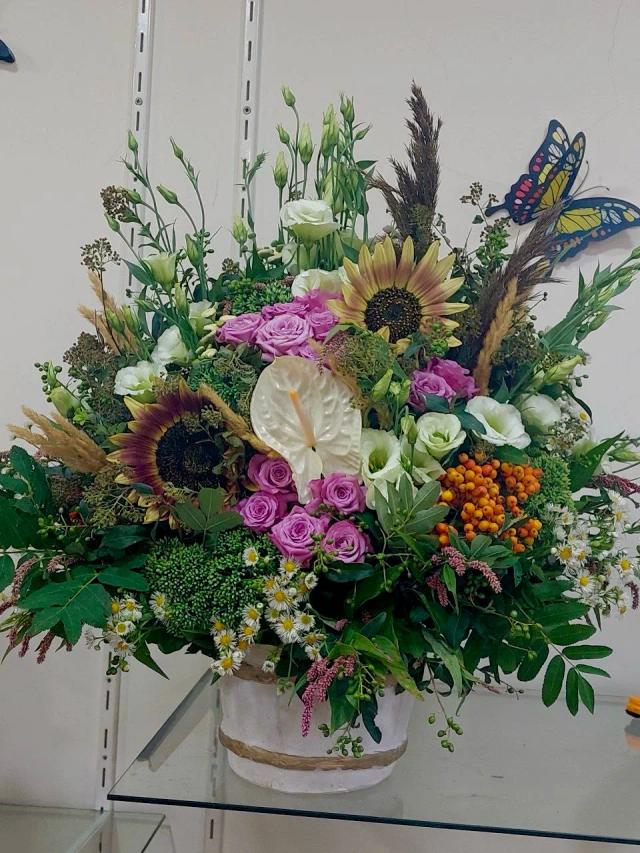 Floral mix in a box | ծաղիկներ, ծաղկեպսակներ, բույսեր - առաքում Երևան Floral mix in a box | ծաղիկներ, ծաղկեպսակներ, բույսեր - առաքում Երևան